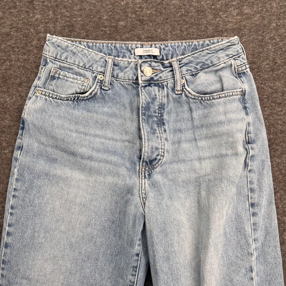 Forever 21 Premium Women Distressed High‎ Rise Mom Jeans Light Wash Size 26